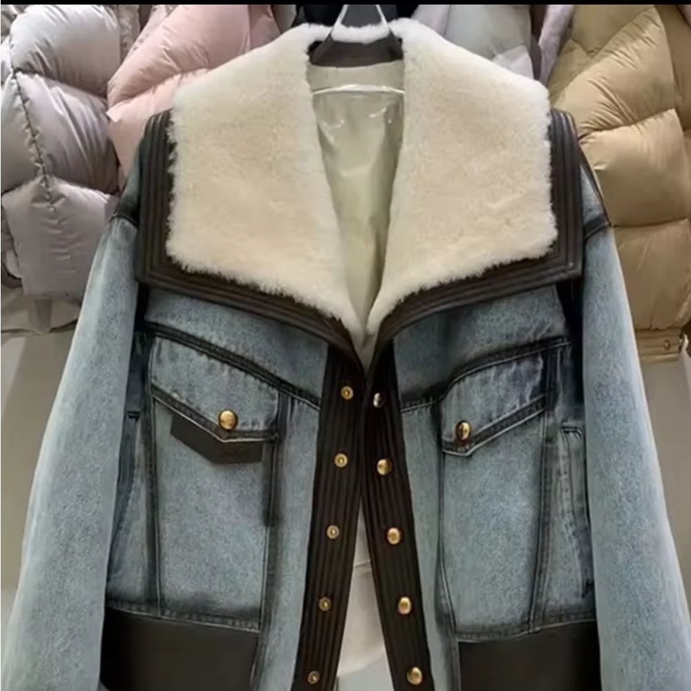 Stylish Women's Denim Jacket with Faux Leather and Shearling